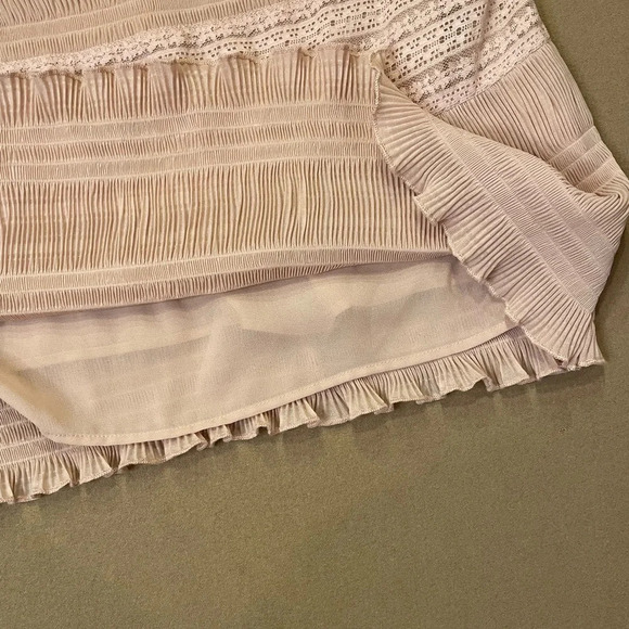 Velvet by Graham & Spencer Anthropologie Ruffle Lace Blouse Size Medium - Picture 8 of 11